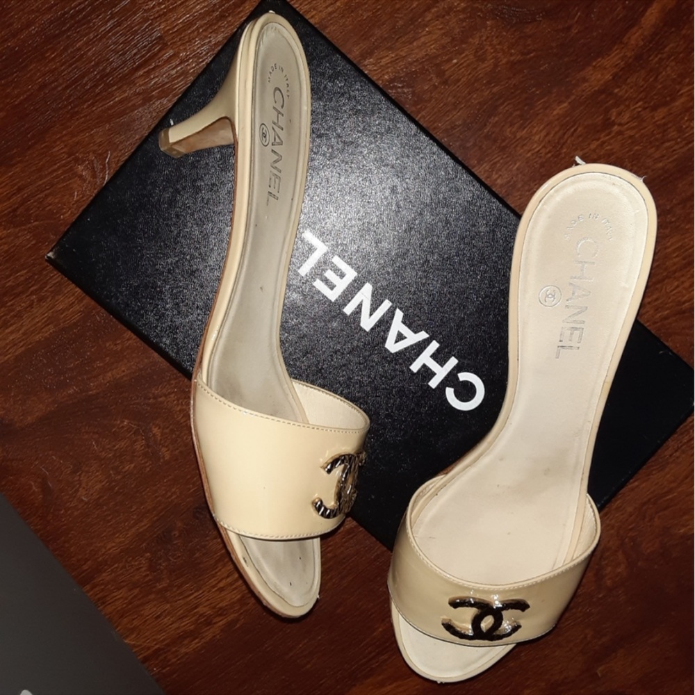 100% Authentic Chanel Mule with kitten heel